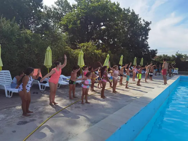 Започна Плувно лято - 2024 за децата от село Асеновци