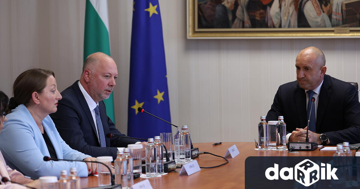 Освен настоящия служебен премиер Димитър Главчев и други заемащи висши