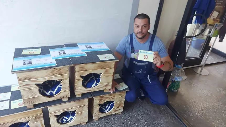 В Световния ден на котката в Русе бяха поставени първите специални котешки къщички