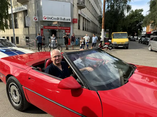 Ретро парадът във Видин отново събра стотици ценители на класическите автомобили