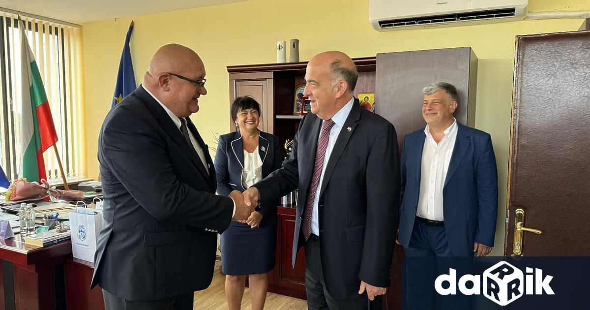 Извънредният и пълномощен посланик на Съединените американски щати у нас