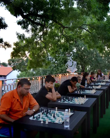 Двудневен турнир по шахмат на терасите на Младежкия дом във Враца