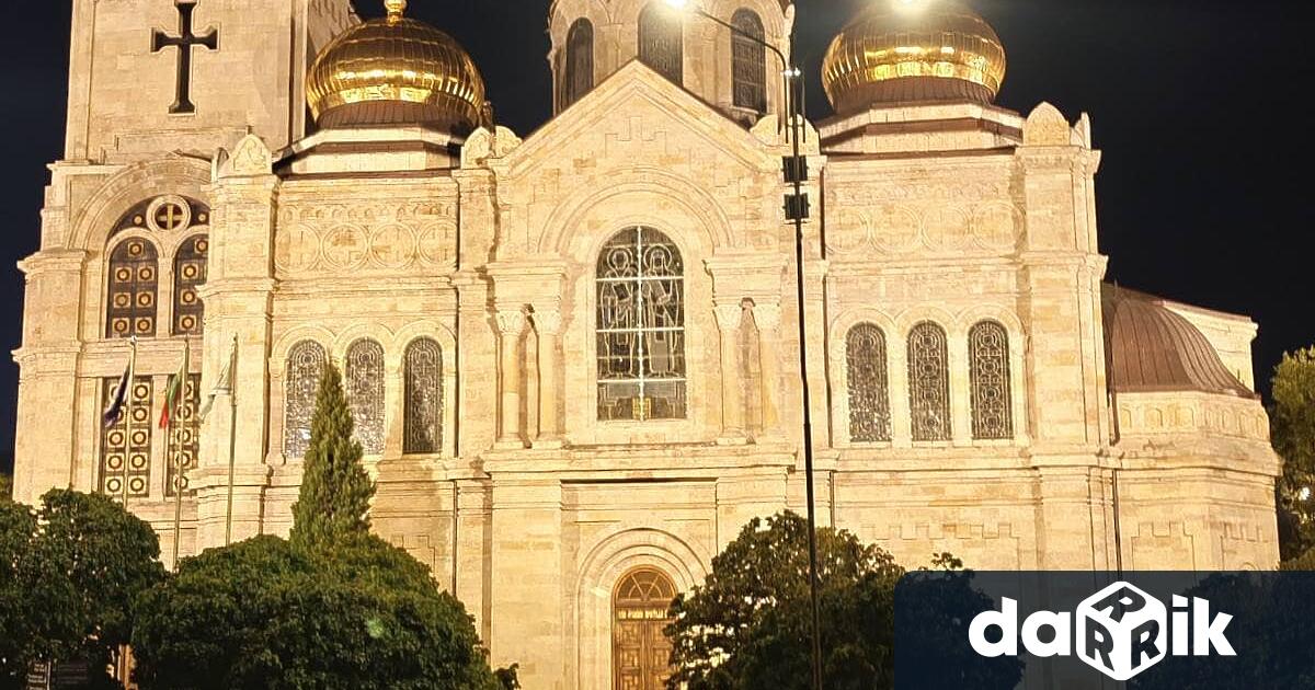 Новото осветление на варненския катедрален храм Св Успение Богородично бе