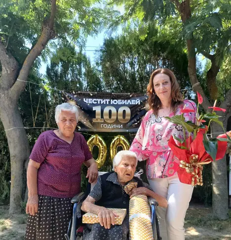 Баба Стилияна от с. Новград отпразнува 100-годишен юбилей
