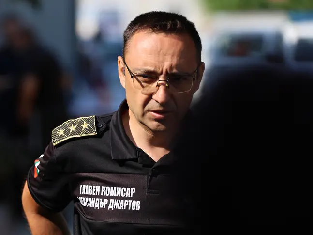 Шефът на пожарната: Огънят на българо-гръцката граница все още не е овладян