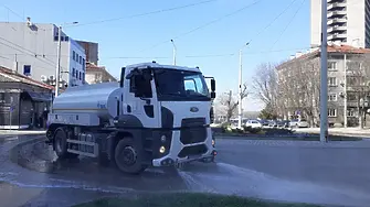 Продължава миенето на улици и булеварди в Русе