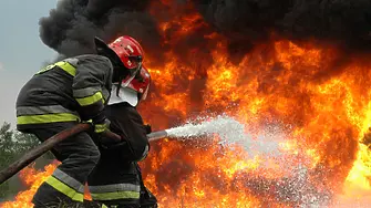 Разследват пожар в сградата на Община Вършец 