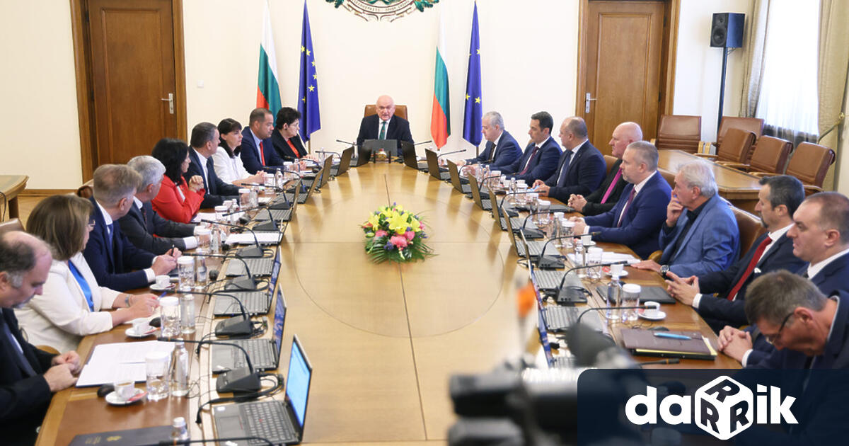 С отчет на свършеното започна днешното правителствено заседание Сред основните