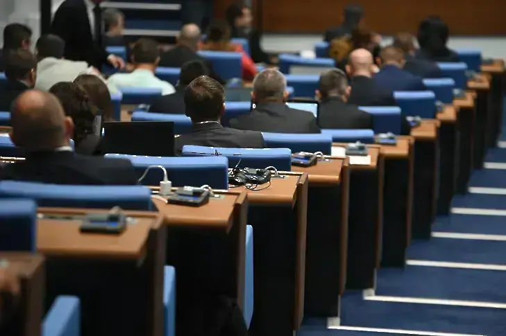 В опит да поднови списъка за възможен премиер, ПП-ДБ инициира законови промени