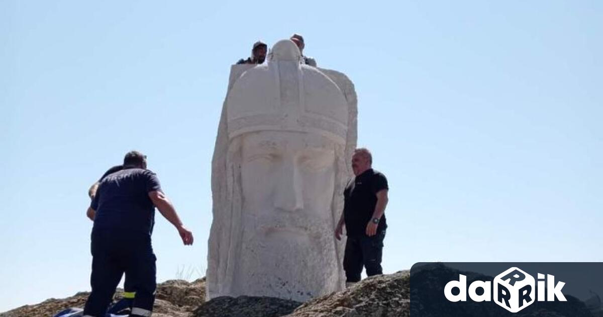 Монументът набългарскияцарИван Александър управлявал от 1331 до 1371 г вече е