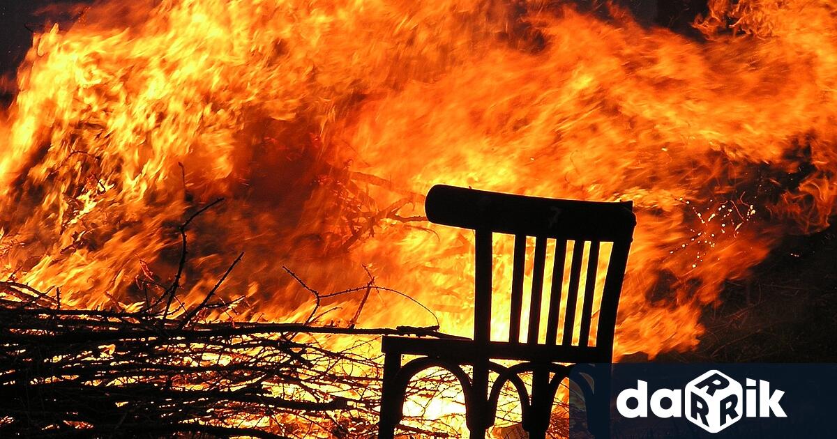 Мъж на 63 годишна възраст подпали семейния си дом в Черни