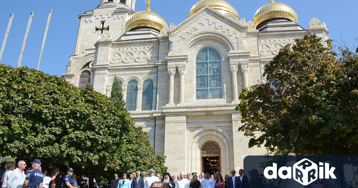 С тържественото издигане на флага на Варна по случай празника