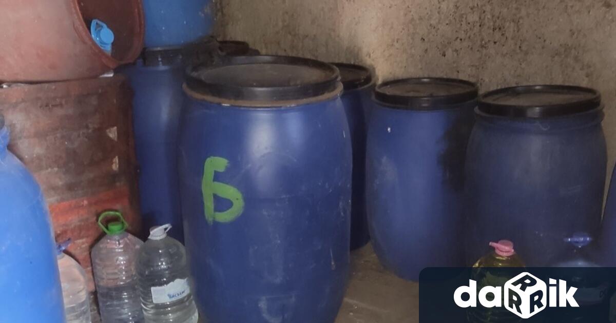 Варненски митничари откриха близо 4200 литра етилов алкохол в селскостопански