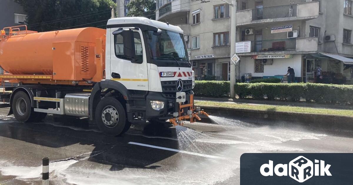 Дейностите по механизирано миене на улици и булеварди в Русе