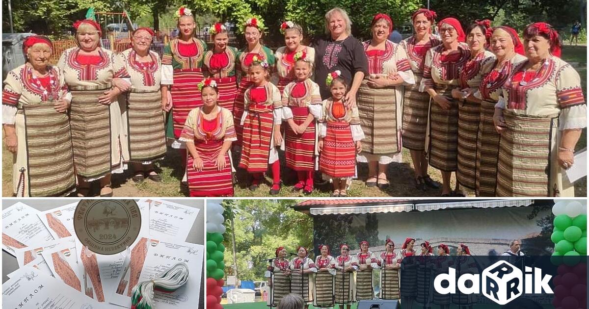 Фолклорна формация Струмски полъх и Детска фолклорна група Трепетлика при