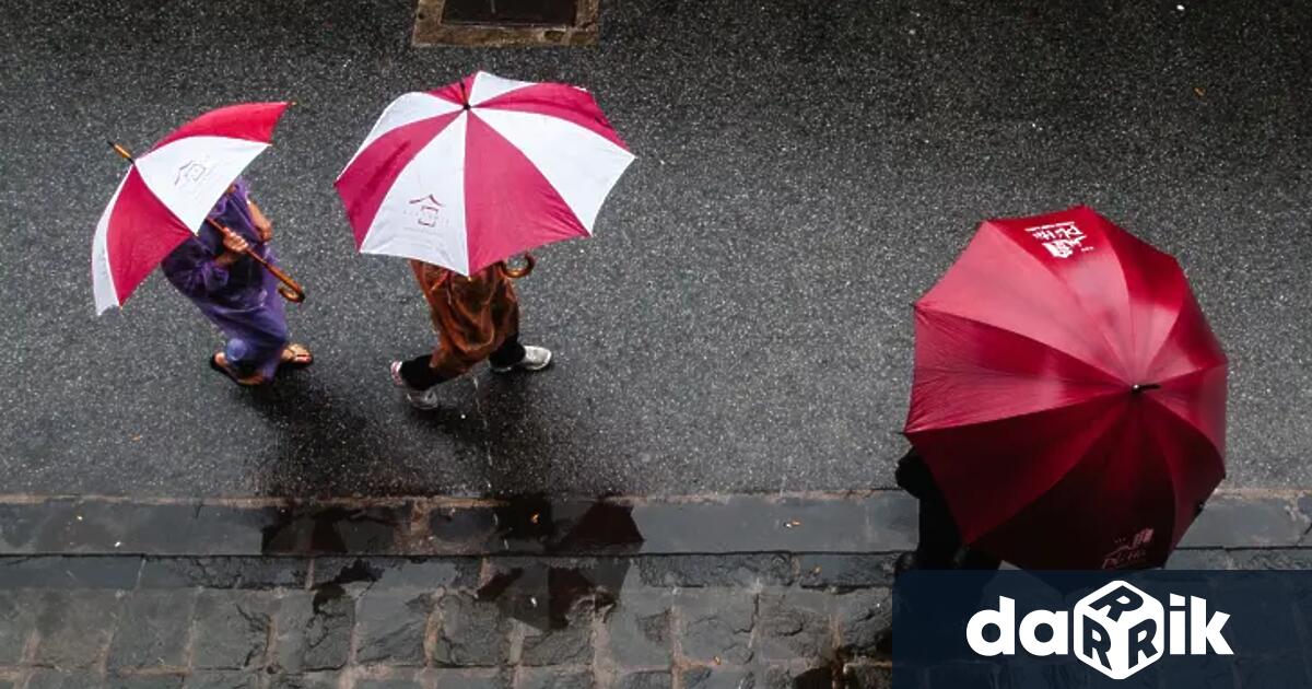 Жълт код за дъжд и гръмотевици в половин България е