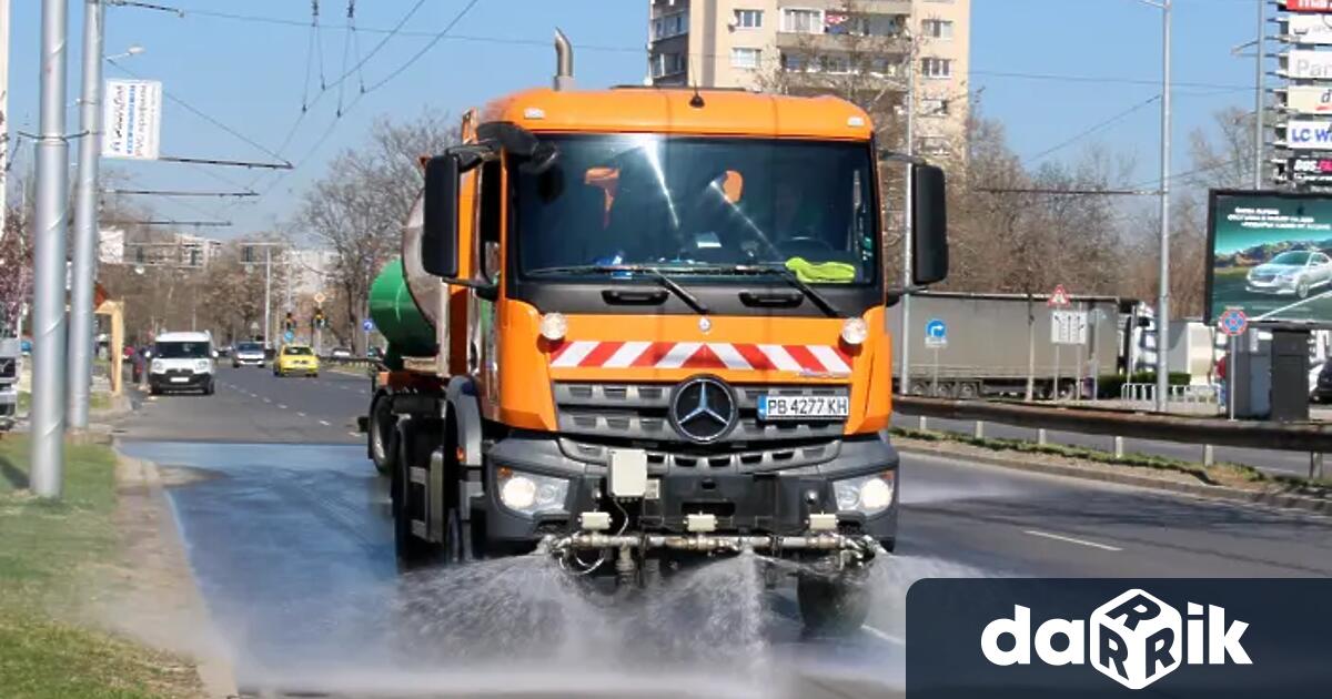 Дейностите по механизирано миене на улици и булеварди в Русе