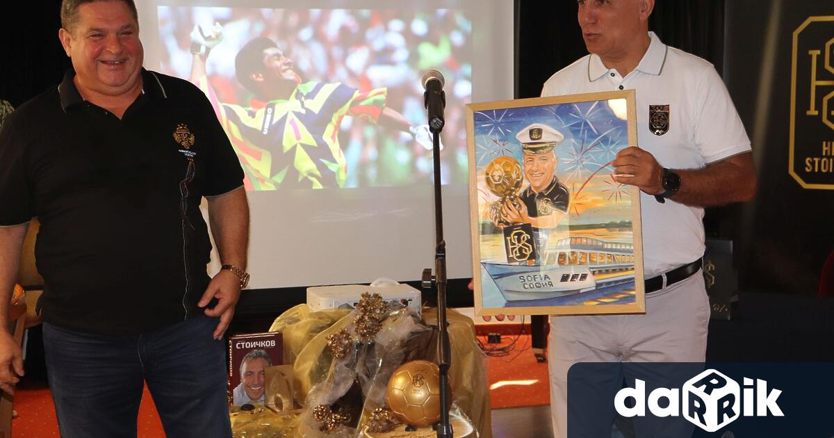 Единственият българин носител на Златната топка Христо Стоичков може да