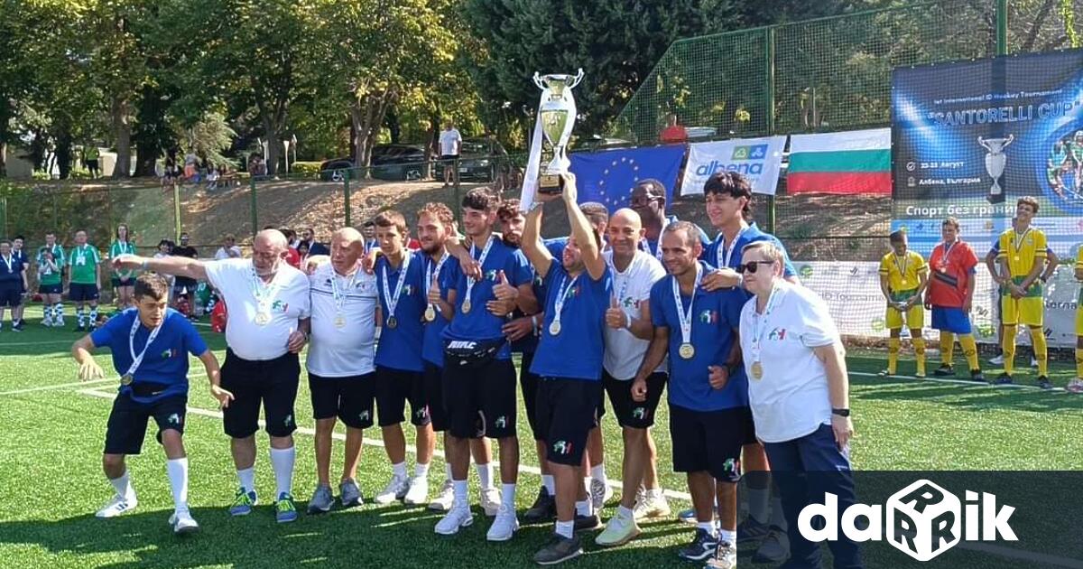 Най добрият български съдия по хокей на трева Християн Василев и