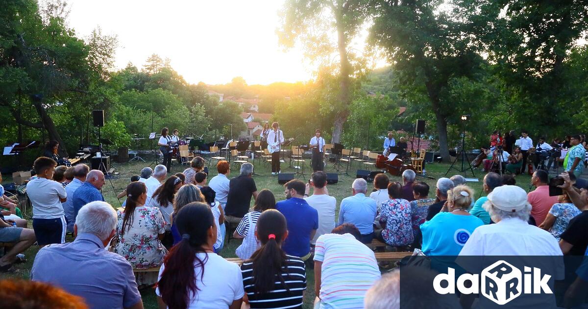 Едно от летните събития което е едновременно топло игриво и