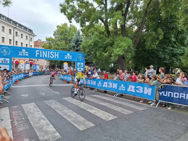 Чехът Якуб Отруба спечели убедително четвъртия етап от Обиколката на България и финишира в Сливен с преднина от 2 минути