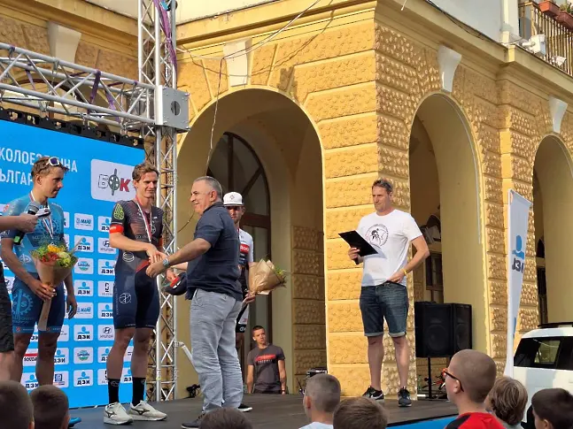 Чехът Якуб Отруба спечели убедително четвъртия етап от Обиколката на България и финишира в Сливен с преднина от 2 минути