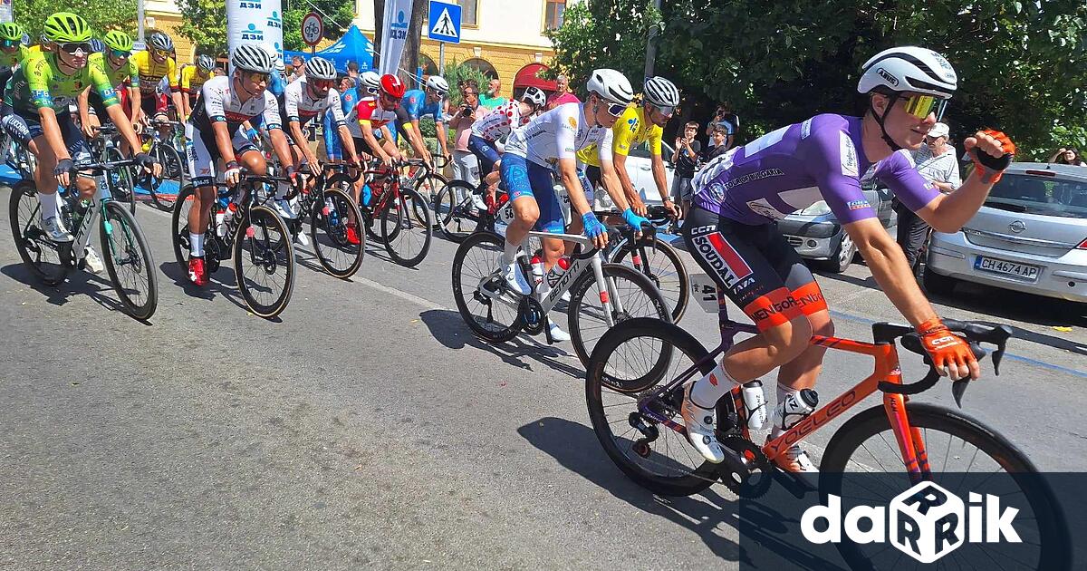 98 колоездачи потеглиха днес от Сливен в последния етап от