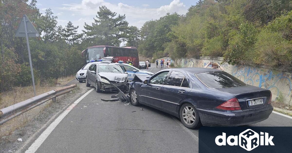 39 годишен дрогиран немски гражданин се вряза челно в лек автомобил