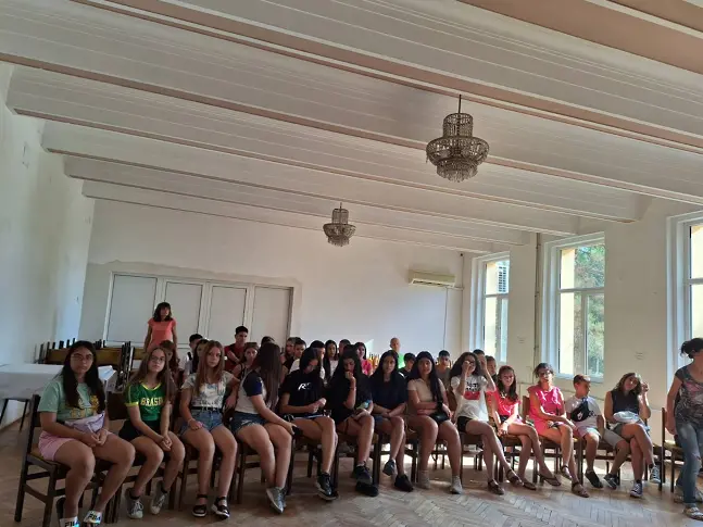 Полицаи дискутираха с ученици от община Долна Митрополия опасностите от трафика на хора