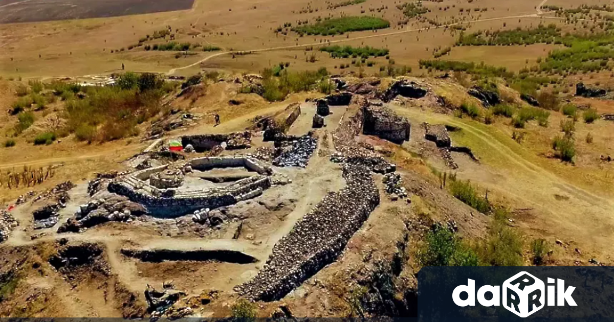 Тържественото откриване на паметника на цар Иван Александър до крепостта