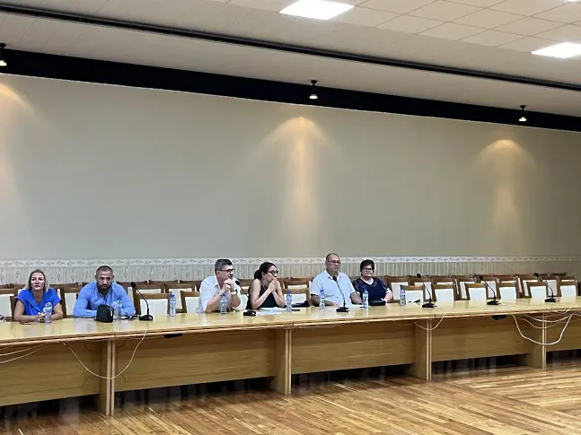 Николай Абрашев обсъди с работодателски организации възможността и готовността на фирмите за осигуряване на работа на служителите от „ЛЕОНИ България“ ЕООД