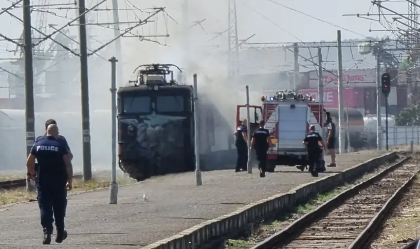 Влак прегря на гарата в Бургас, потегли със 130 минути закъснение 