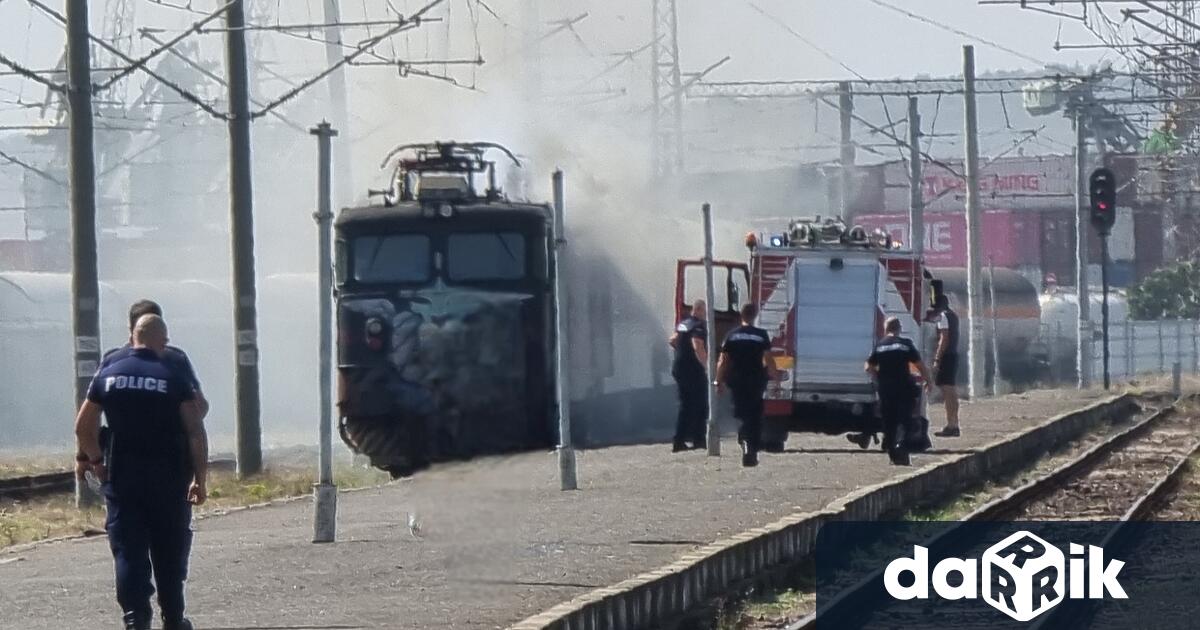 Два екипа на пожарната бяха изпратени по спешност на ж п