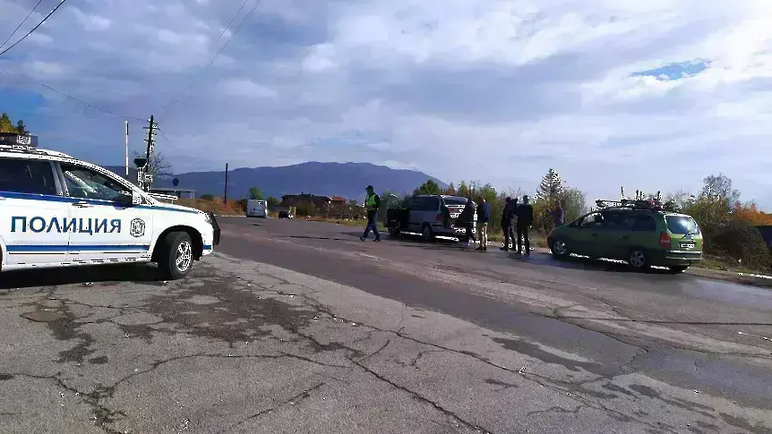 Непълнолетно момче от кв. Изток в гонка с полицейска кола, спират го със стоп патрони