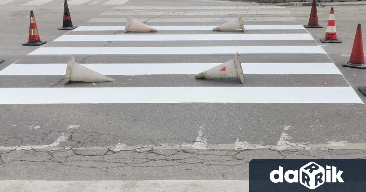 Обновяване на пешеходните пътеки пред и около училищата и детските