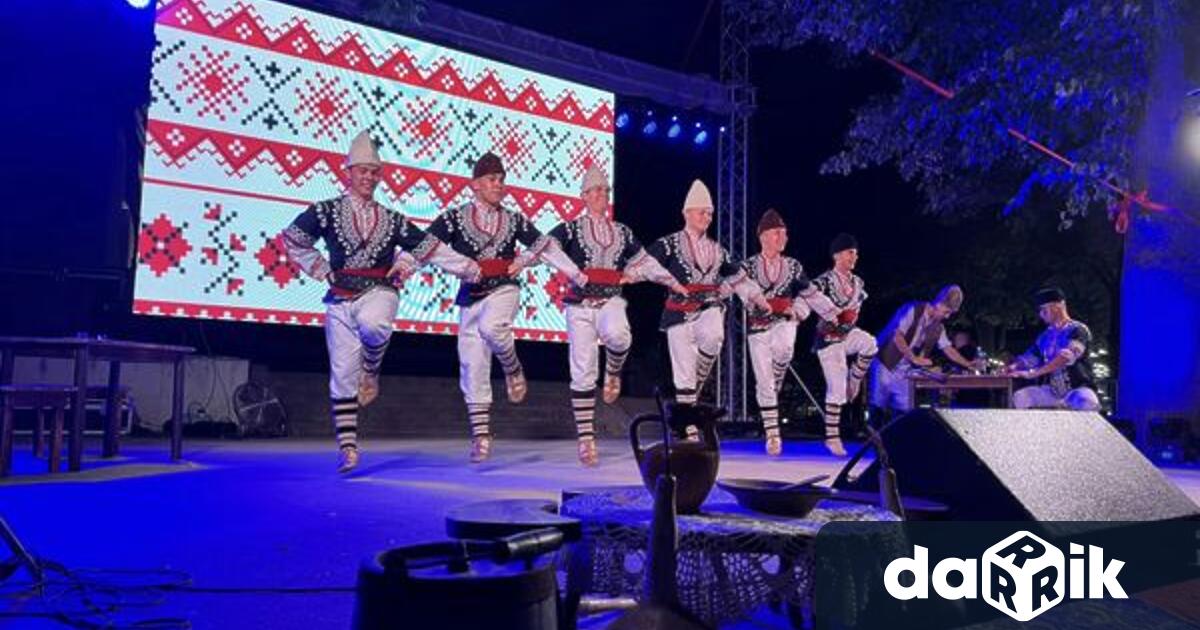 С грандиозен концерт спектакъл на Национален фолклорен ансамбъл Българе завърши петото