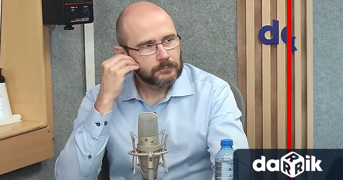 Публично в момента Делян Пеевски дава сигнали че не е