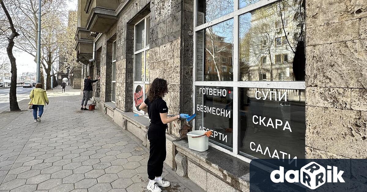 Точно една година беше необходима на студентите и на ръководството