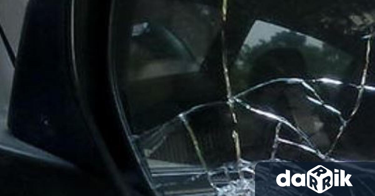 Мъж се оплака в полицията че са счупени страничните огледала