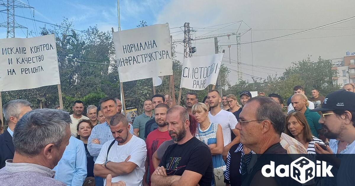 Жители на варненската местност Пчелина излязоха на пореден протест тази