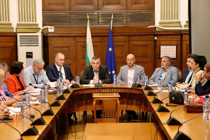  Ресторантите ще осведомят за имитиращи млечни артикули в менюто 