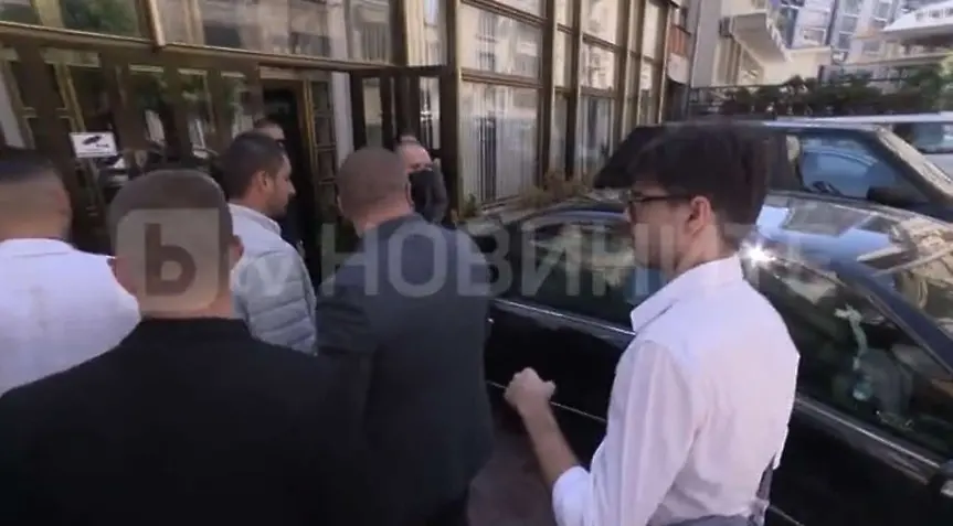  Ахмед Доган дойде в централата на Движение за права и свободи в София 