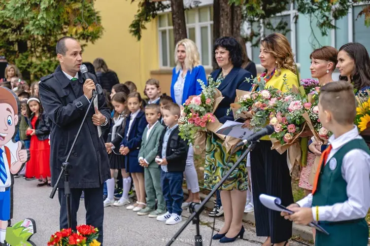 Кметът на Враца: Да бъдем единни и да подкрепяме децата и учителите!