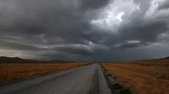 Времето ще е облачно, на места ще има валежи и гръмотевици