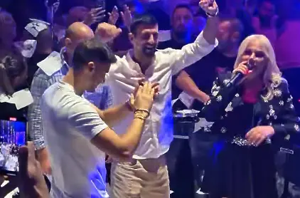  След като диджеят отхвърли да пусне “Луда по тебе ” на Джокович, Камелия му я изпя персонално на афтърпартито (ВИДЕО) 