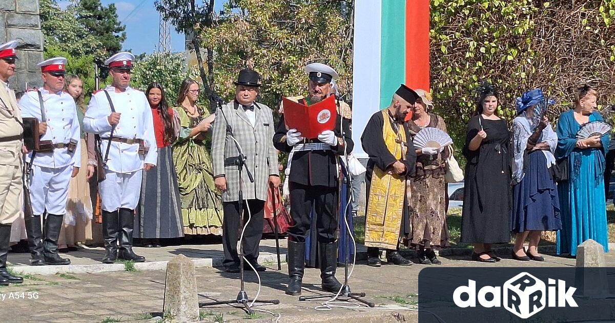 ВлаксретровагонотцарсковремеипътуванеспаренлокомотивотСофиядоВраца организира БДЖпо случайДеня нанезависимостта Във Враца посрещнаха атрактивният влак