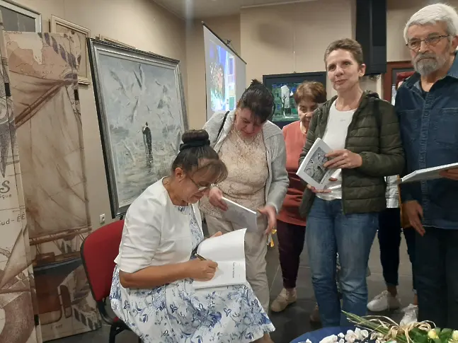 Премиерата на поетичния албум “Кеят на чайките” на Весела Димова-Томова заплени гостите на събитието