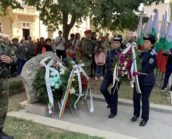 Плевен отбеляза тържествено Деня на независимостта/СНИМКИ/