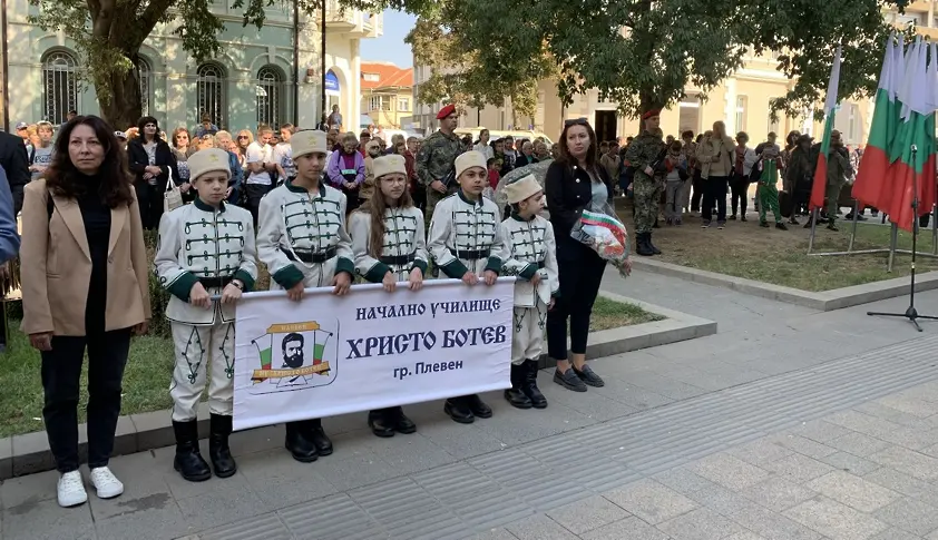 Плевен отбеляза тържествено Деня на независимостта/СНИМКИ/