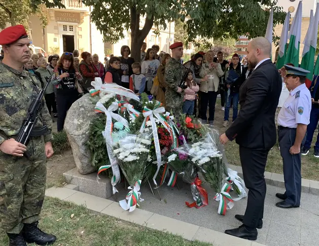 Плевен отбеляза тържествено Деня на независимостта/СНИМКИ/